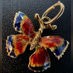 Genuine 18k yellow Gold butterfly pendant never worn